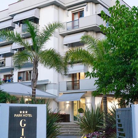 Park Hotel Giusy ลิโด ดิ กามาโยเร ภายนอก รูปภาพ