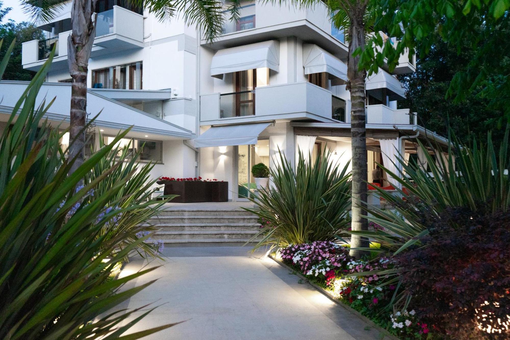 Park Hotel Giusy ลิโด ดิ กามาโยเร ภายนอก รูปภาพ