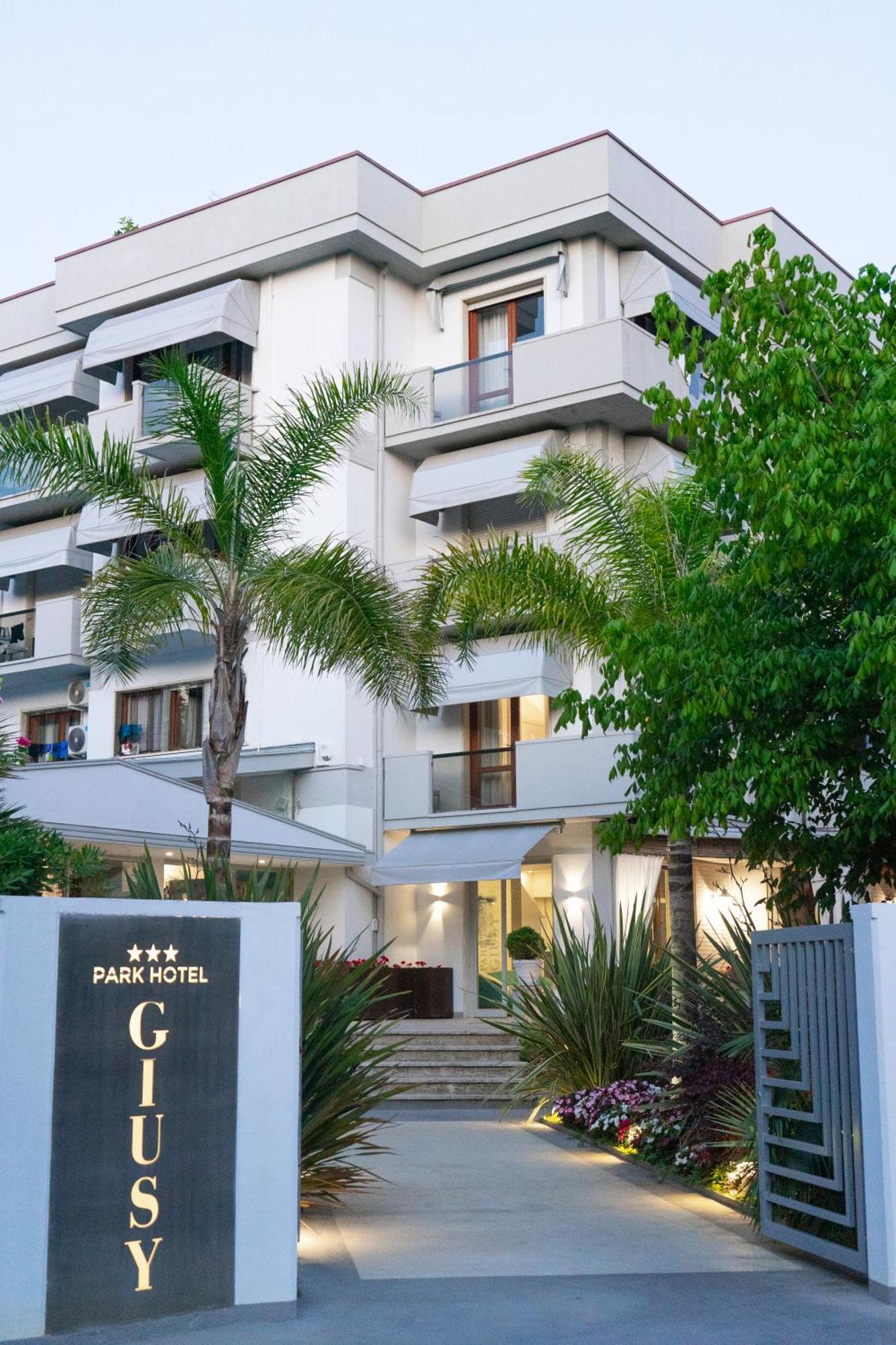 Park Hotel Giusy ลิโด ดิ กามาโยเร ภายนอก รูปภาพ